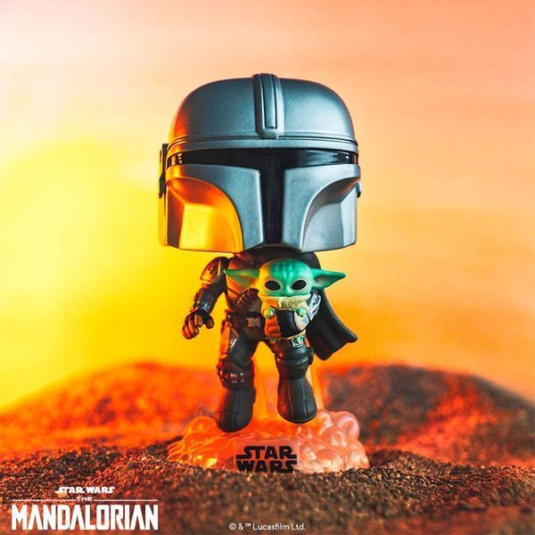 Figurină de acțiune FUNKO POP! seria &bdquo;The Mandalorian&rdquo; &ndash; MANDALOREANUL ZBURĂ CU UN BEBE 50959 fotografie
