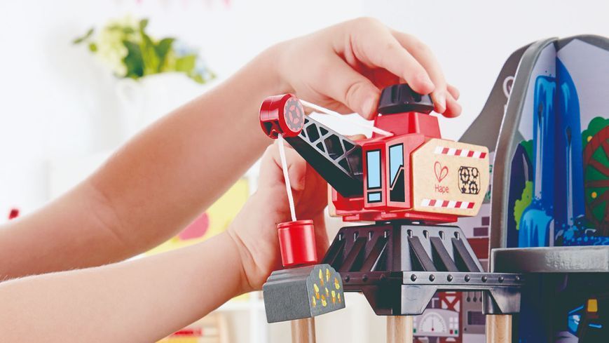 Hape Toy Railway Mină montană cu mai multe niveluri cu accesorii (E3753)