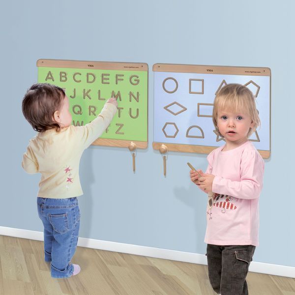 Tabla de lemn Viga Toys Scriere cu majuscule din lemn (50857)
