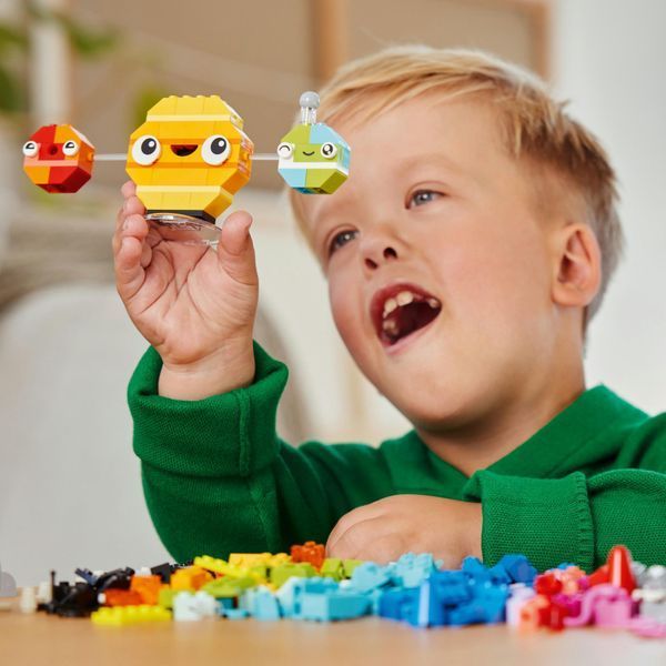 Конструктор LEGO Classic Творчі космічні об'єкти 450 деталей (11037) 11037 фото