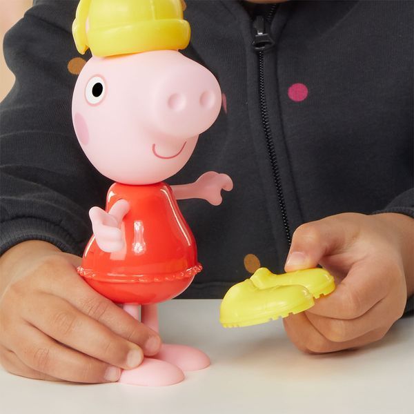 Ігровий набір PEPPA FIGURINES серії "Модна пригода" - ОДЯГНИ ПЕППУ G0331 фото