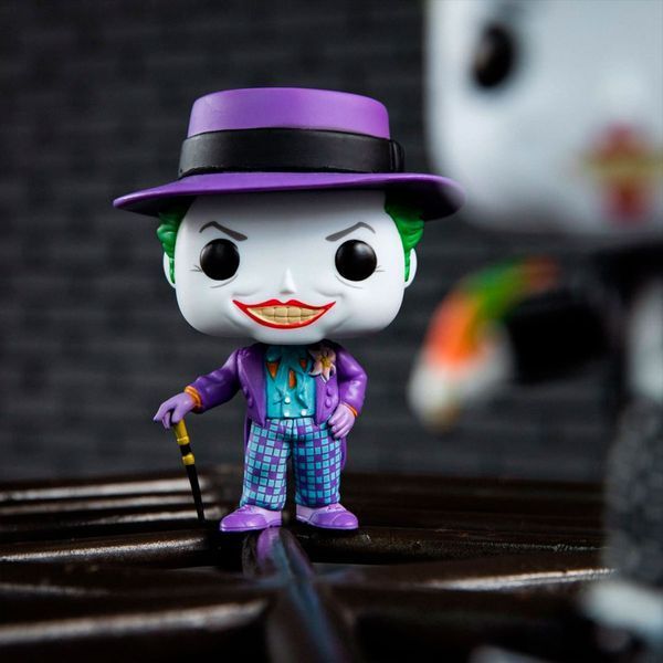 Figurină de acțiune FUNKO POP! seria &bdquo;Batman 1989&rdquo; &ndash; JOKER CU PĂLĂRIE CU GOARE 47709 fotografie